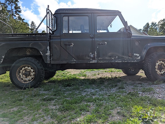 Land Rover Defender 130 26 of 29