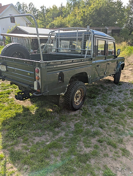 Land Rover Defender 130 27 of 29