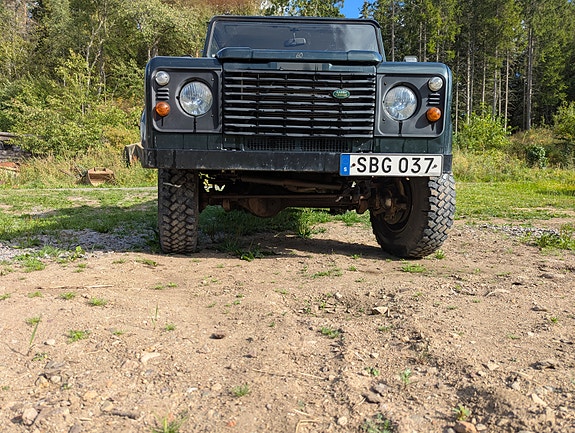 Land Rover Defender 130 25 of 29