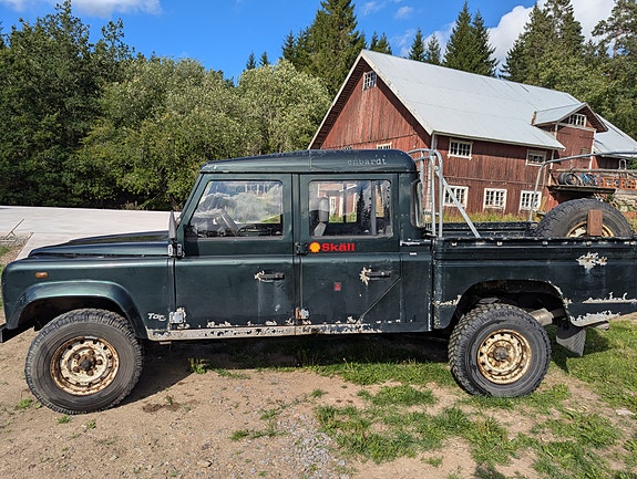 Land Rover Defender 130 23 of 29