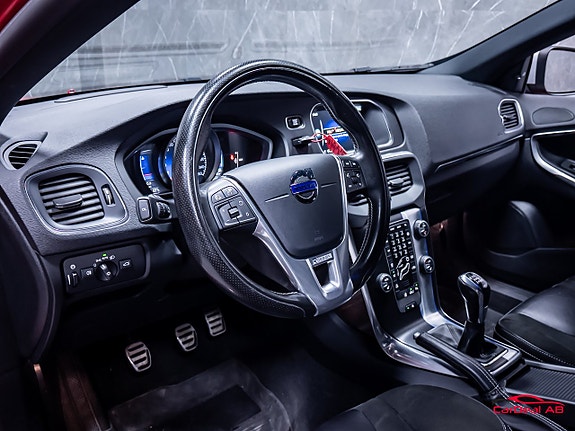 Volvo V40 12 of 28