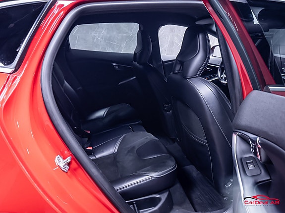 Volvo V40 16 of 28