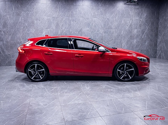 Volvo V40 8 of 28