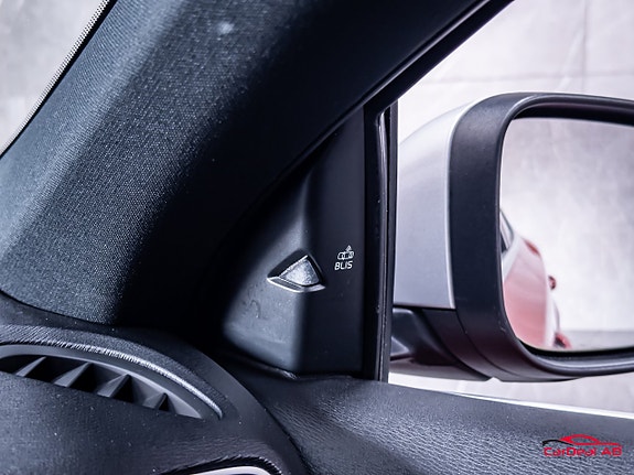 Volvo V40 27 of 28