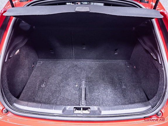 Volvo V40 17 of 28