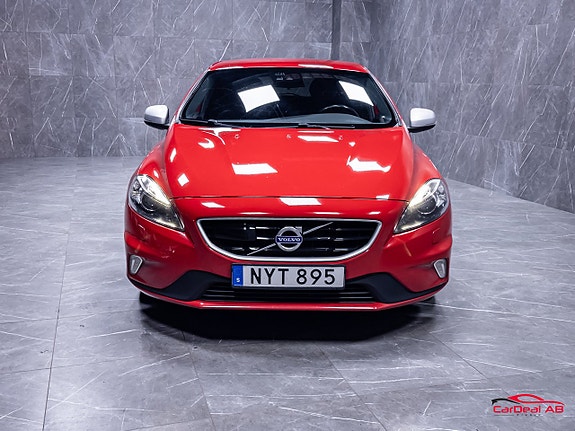 Volvo V40 2 of 28