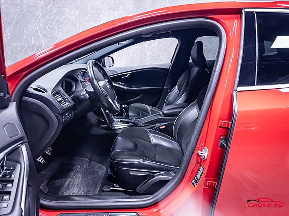 Volvo V40 10 of 28