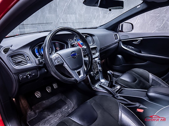 Volvo V40 11 of 28