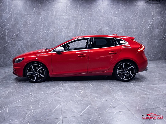 Volvo V40 4 of 28