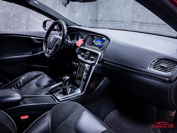 Volvo V40 14 of 28
