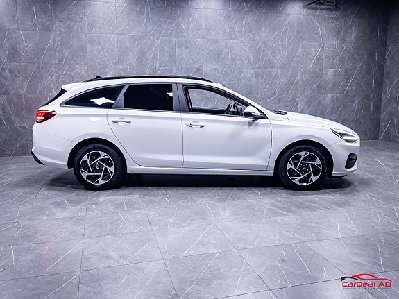 Hyundai i30 8 of 27