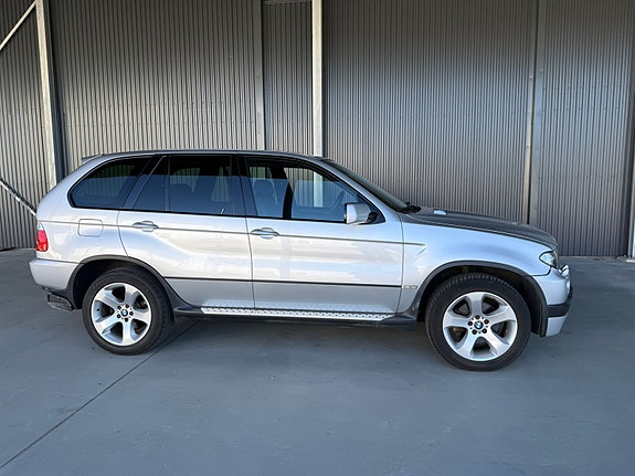 BMW X5 2 of 5