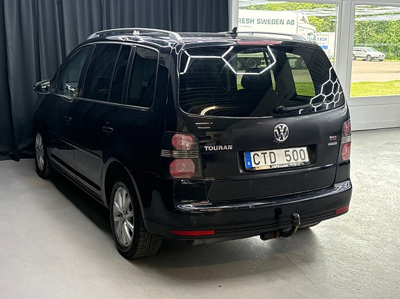 Volkswagen Touran 3 of 5