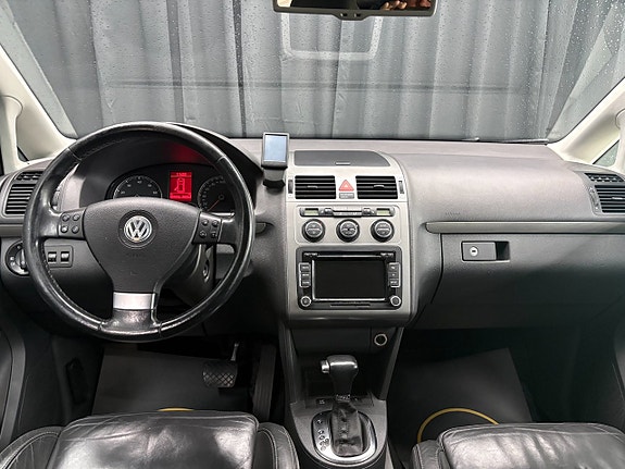 Volkswagen Touran 9 of 14