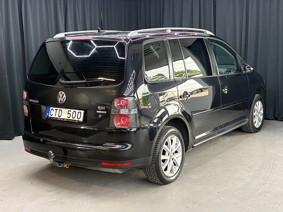 Volkswagen Touran 4 of 5