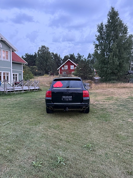 Porsche Cayenne 6 of 16