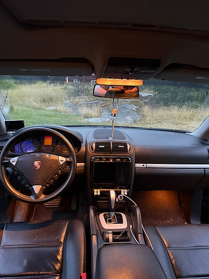 Porsche Cayenne 11 of 16