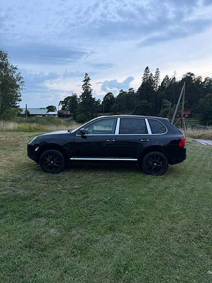 Porsche Cayenne 8 of 16