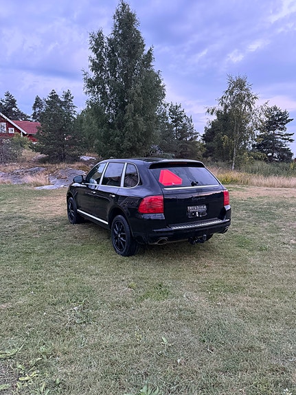 Porsche Cayenne 7 of 16