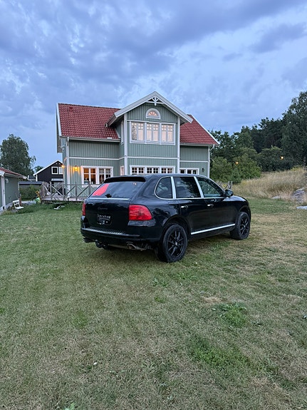 Porsche Cayenne 5 of 16