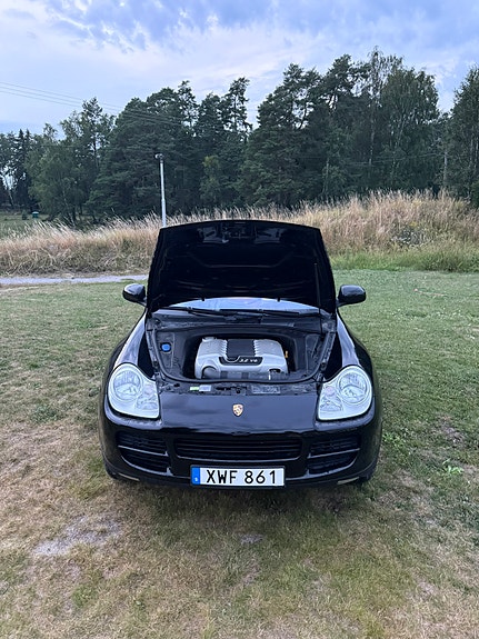 Porsche Cayenne 13 of 16