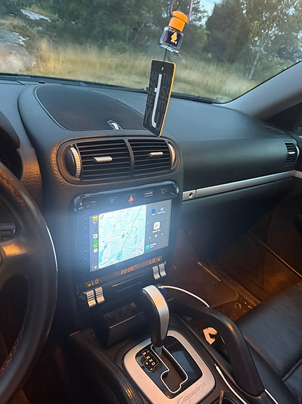 Porsche Cayenne 15 of 16