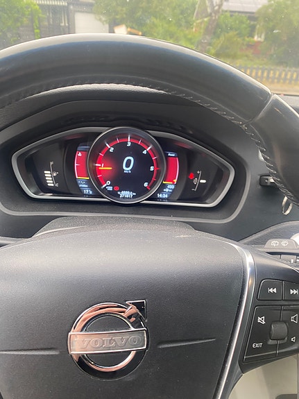 Volvo V40 4 of 5