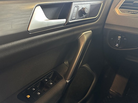 Volkswagen Golf Sportsvan 17 of 20