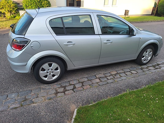 Opel Astra 2 of 5
