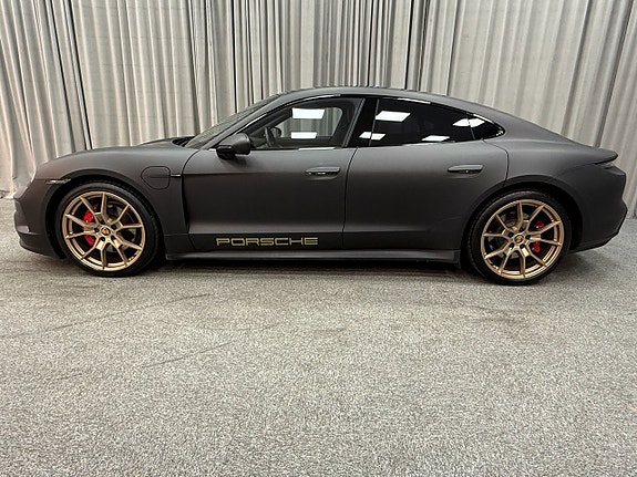 Porsche Taycan 4S 2 of 5