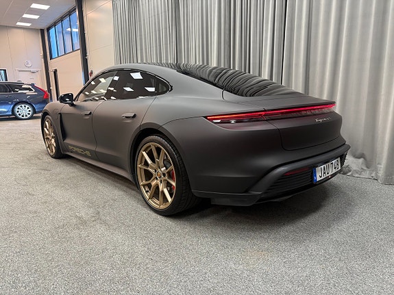 Porsche Taycan 4S 3 of 5