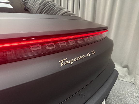 Porsche Taycan 4S 5 of 5