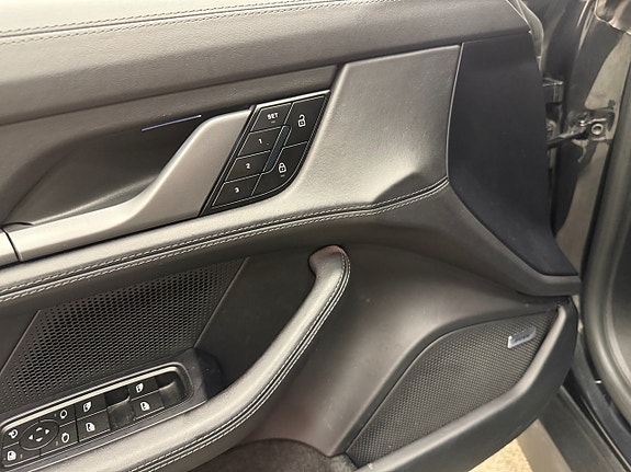 Porsche Taycan 4S 11 of 19