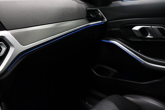 BMW 330e 20 of 26