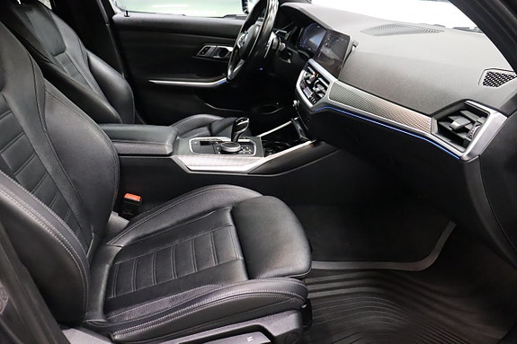 BMW 330e 10 of 26