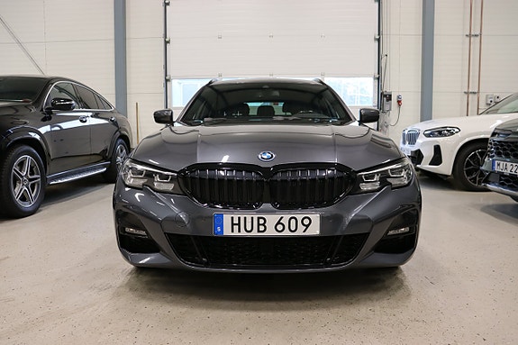 BMW 330e 4 of 26