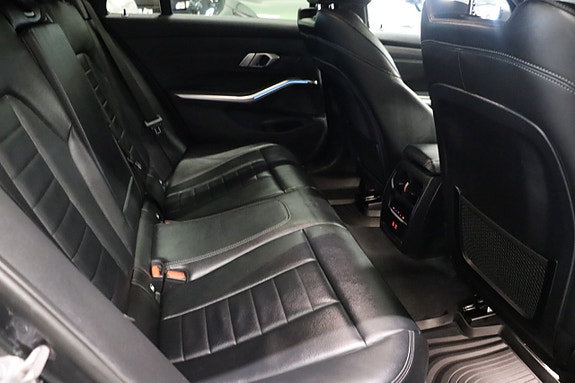 BMW 330e 12 of 26