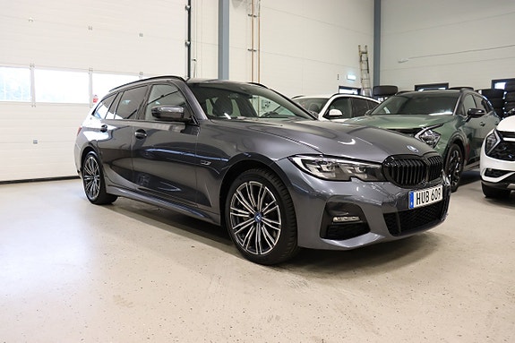 BMW 330e 3 of 26