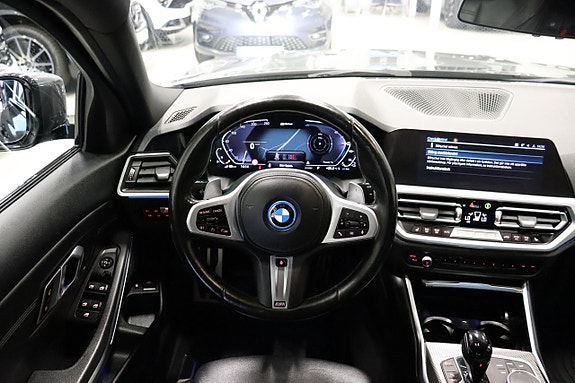 BMW 330e 13 of 26