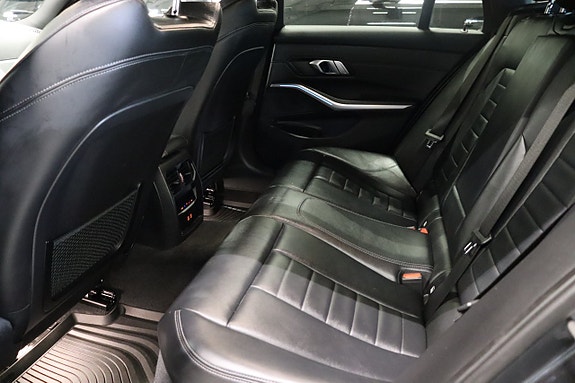 BMW 330e 11 of 26