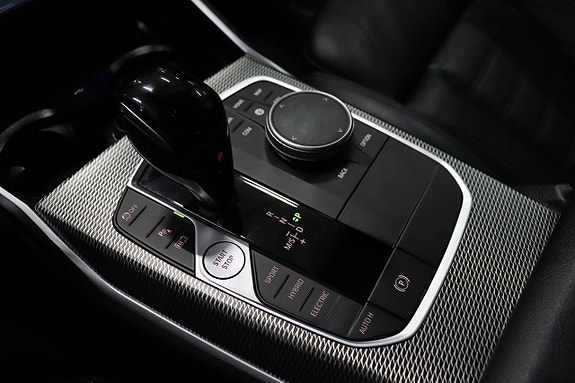 BMW 330e 19 of 26