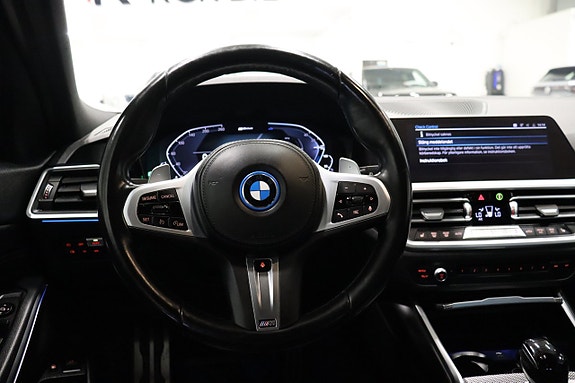 BMW 330e 14 of 26