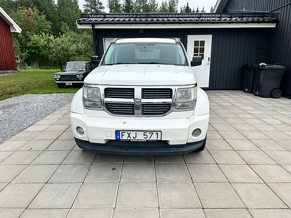 Dodge Nitro 2 of 11