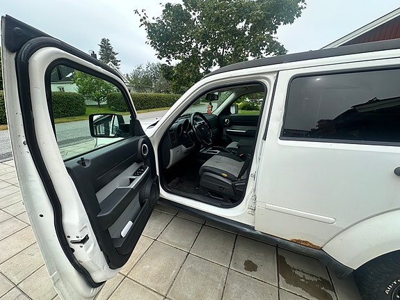 Dodge Nitro 7 of 11