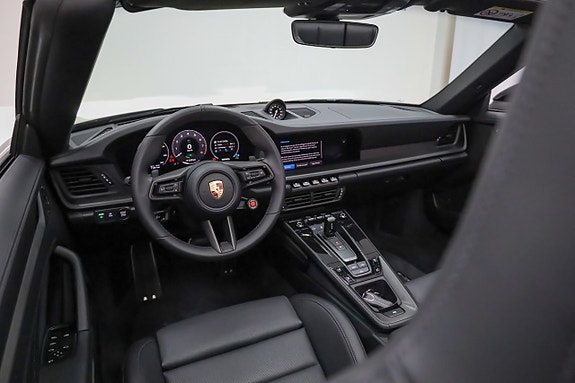 Porsche 911 Carrera GTS 3 of 5