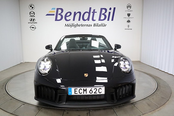 Porsche 911 Carrera GTS 2 of 5