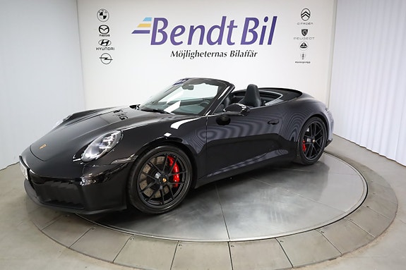 Porsche 911 Carrera GTS 4 of 5