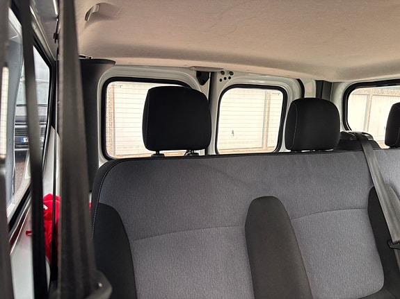Opel Vivaro 9 of 14