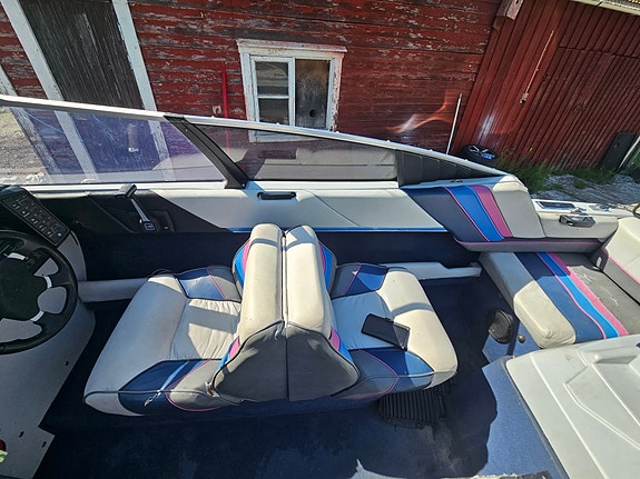 Bayliner 1952 4 of 5