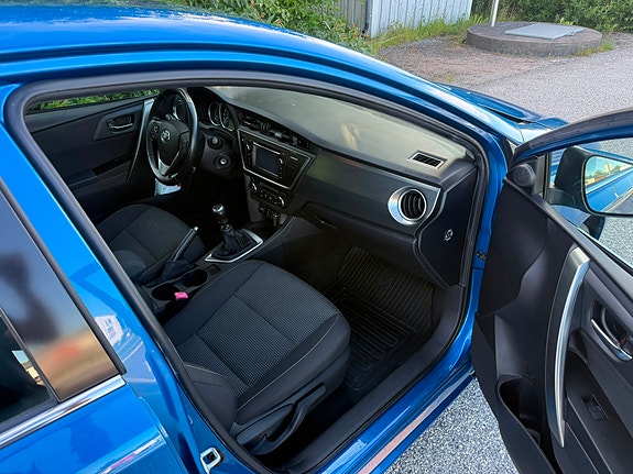 Toyota Auris 5 of 5